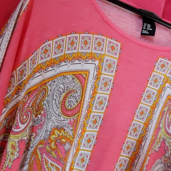 Flowy Patterned Top - Picture 2 of 3